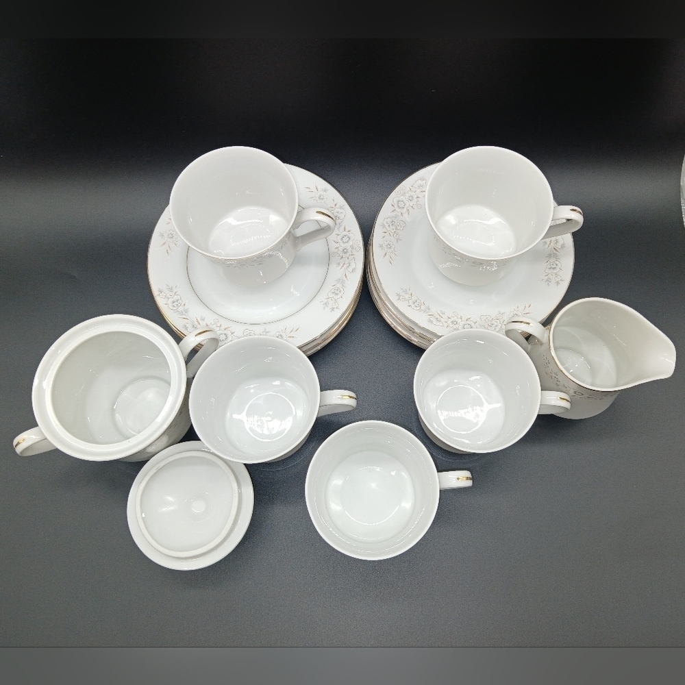 Winchester China Tea Set by Diamond China (Japan)​​​ - Picture 4 of 12